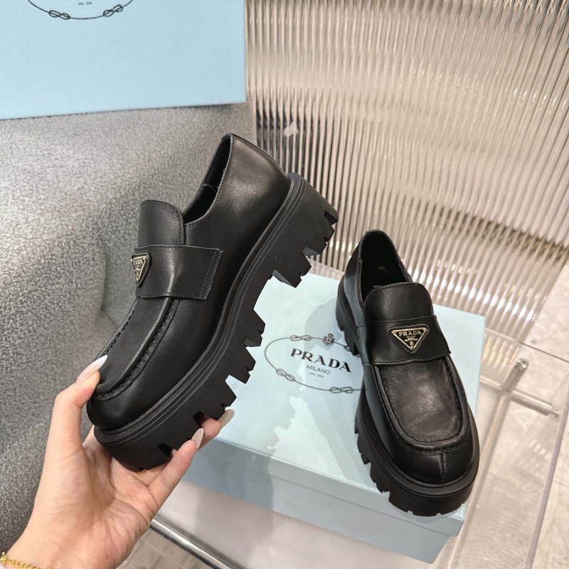 Pra*a flat shoes